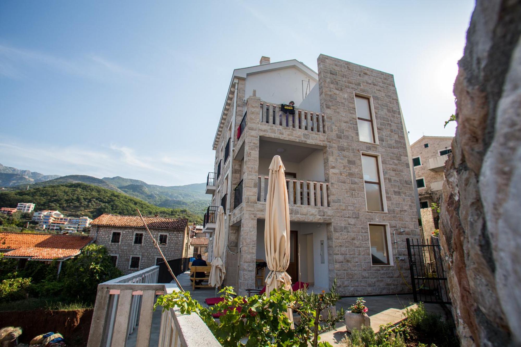 Mima Apartments Sveti Stefan Exterior photo